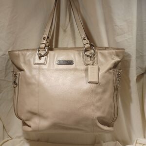 Coach Beige Leather Gallery Zipper Tote Bag